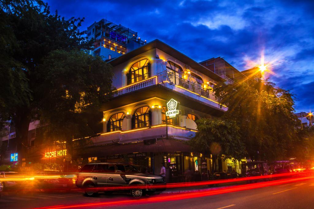 Adore Riverside Hotel Phnom-Penh Buitenkant foto